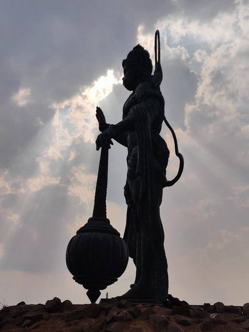 क्या है कनेक्शन मेगास्टार चिरंजीवी और 54 फुट की हनुमान मूर्ति का.