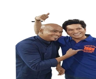 दो बचपन के दोस्त, दो अलग कहानियां